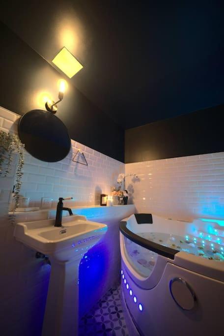 Luxury Room Jacuzzi Centre Ville Haut De Gamme Mulhouse Eksteriør billede