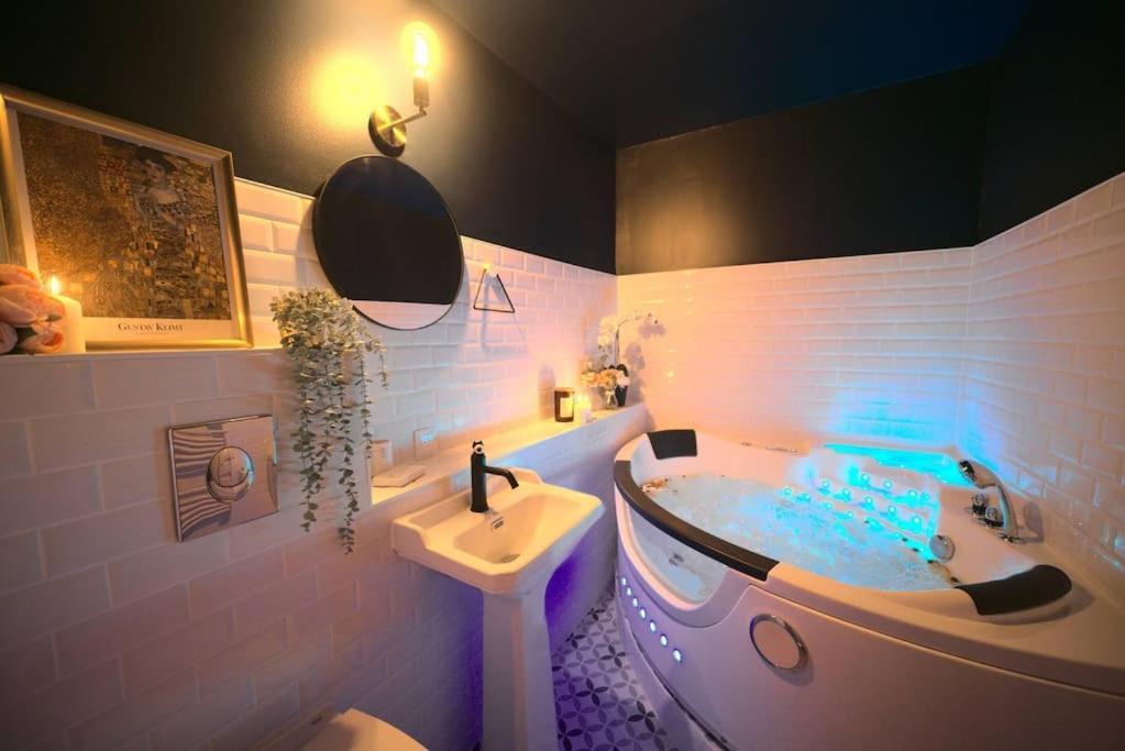 Luxury Room Jacuzzi Centre Ville Haut De Gamme Mulhouse Eksteriør billede